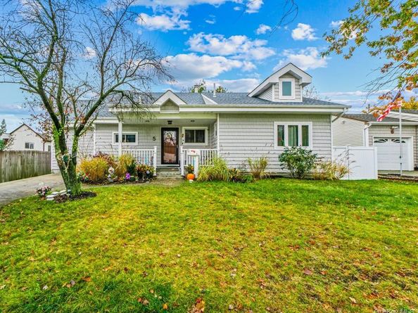 5 Terry Lane, Plainview NY 11803