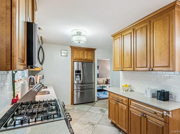 5 Terry Lane, Plainview NY 11803