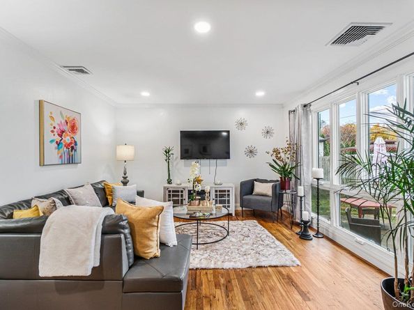 5 Terry Lane, Plainview NY 11803