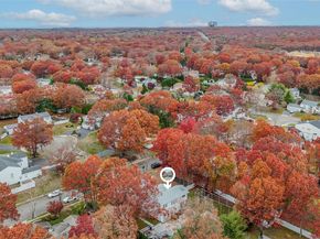 7 Sweet Briar Path, Lake Grove NY 11755