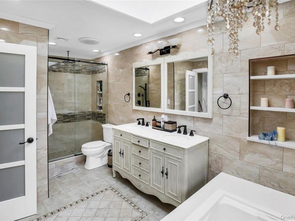 7 Sweet Briar Path, Lake Grove NY 11755