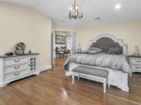 7 Sweet Briar Path, Lake Grove NY 11755