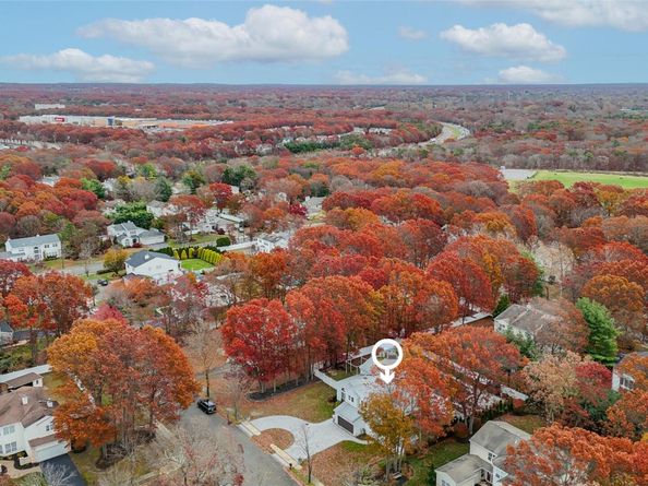 7 Sweet Briar Path, Lake Grove NY 11755