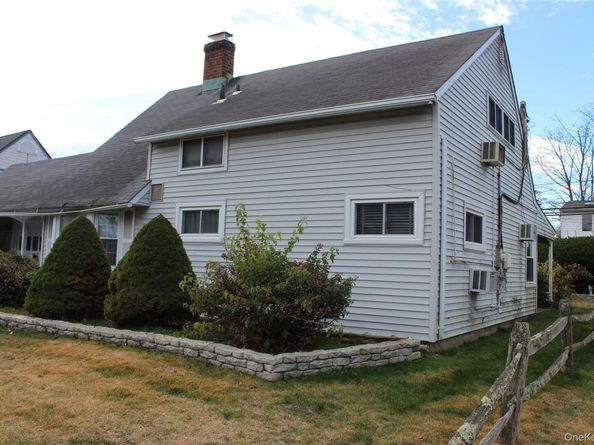 248 Twin Lane E, Wantagh NY 11793