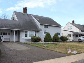 248 Twin Lane E, Wantagh NY 11793