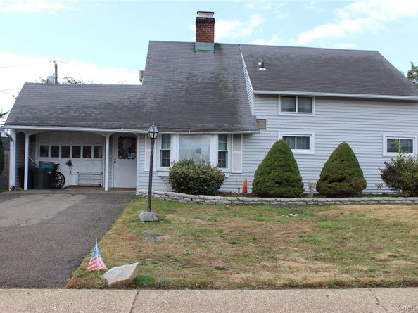 248 Twin Lane E, Wantagh NY 11793