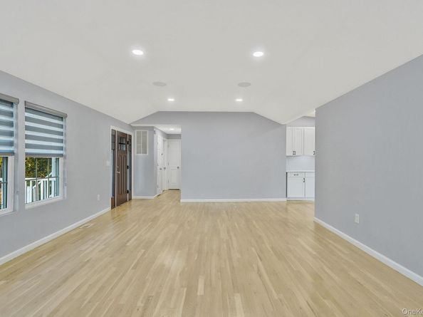 20 Pell Avenue, North Babylon NY 11703