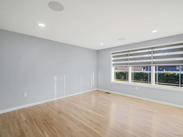 20 Pell Avenue, North Babylon NY 11703