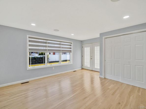 20 Pell Avenue, North Babylon NY 11703