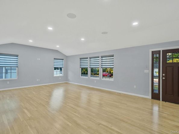 20 Pell Avenue, North Babylon NY 11703