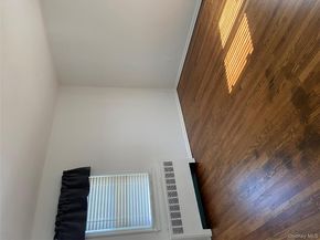 18 Hitchcock Lane, Farmingdale NY 11735