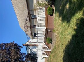 18 Hitchcock Lane, Farmingdale NY 11735