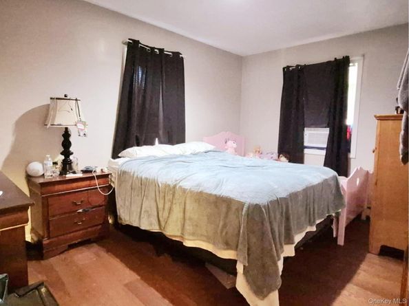 40 Pauls Path, Coram NY 11727
