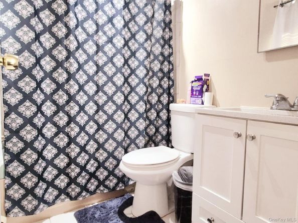 40 Pauls Path, Coram NY 11727