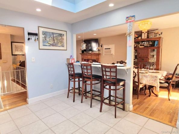 40 Pauls Path, Coram NY 11727