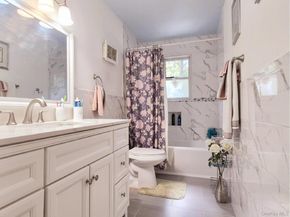 40 Pauls Path, Coram NY 11727