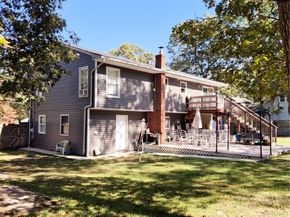 40 Pauls Path, Coram NY 11727