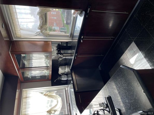 264-11 73rd Avenue 128A4, Glen Oaks NY 11004