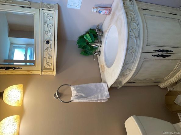 264-11 73rd Avenue 128A4, Glen Oaks NY 11004