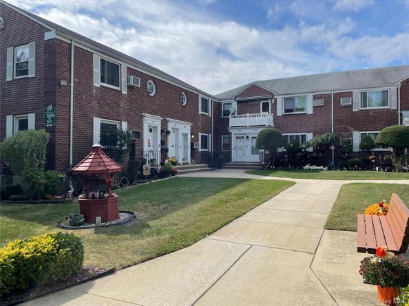 264-11 73rd Avenue 128A4, Glen Oaks NY 11004