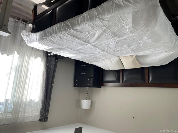 264-11 73rd Avenue 128A4, Glen Oaks NY 11004
