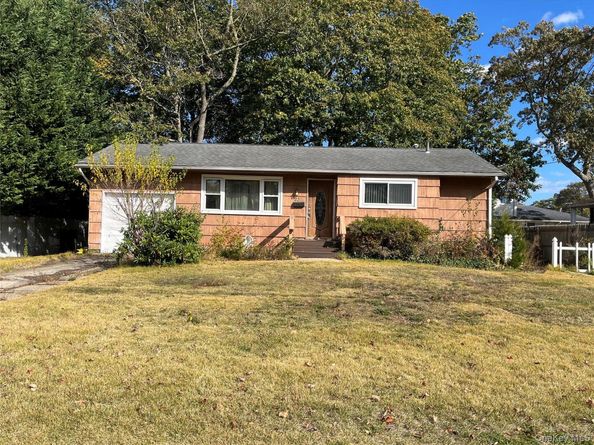 233 W 12th Street, Babylon NY 11729