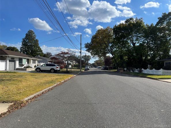 233 W 12th Street, Babylon NY 11729
