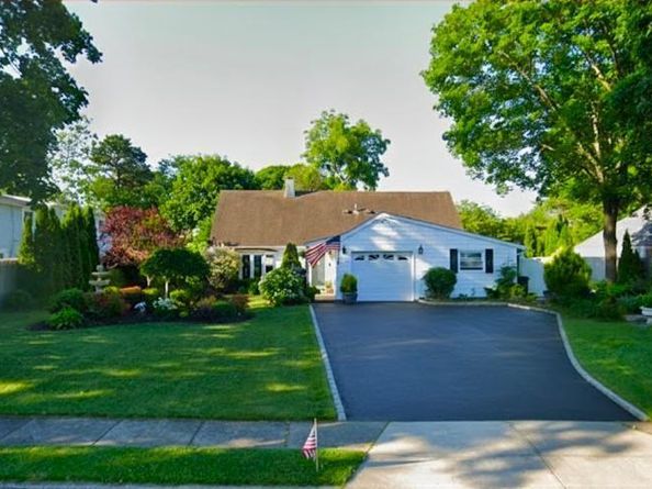 40 Straw Lane, Islandia NY 11749
