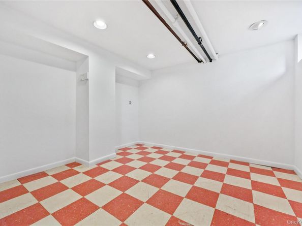 19 Huntwood Place, Mount Vernon NY 10552