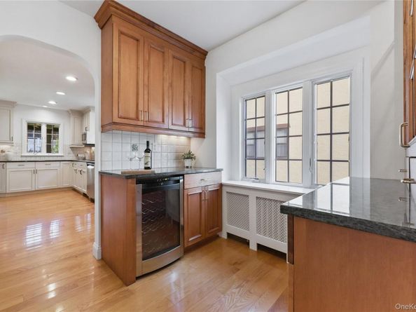 19 Huntwood Place, Mount Vernon NY 10552