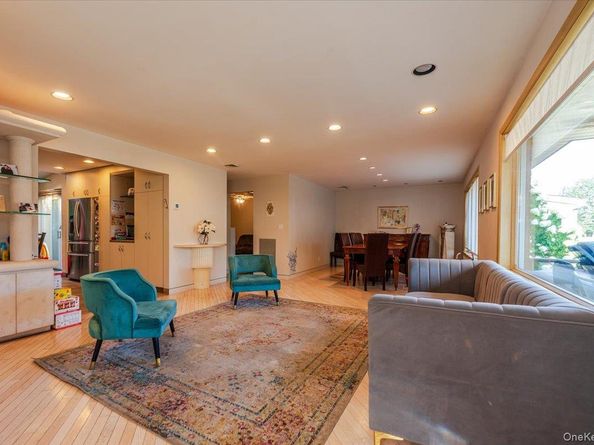 1050 Mora Place, Woodmere NY 11598