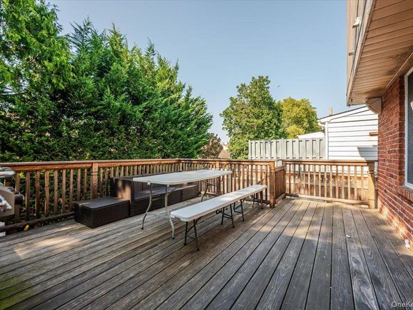 1050 Mora Place, Woodmere NY 11598