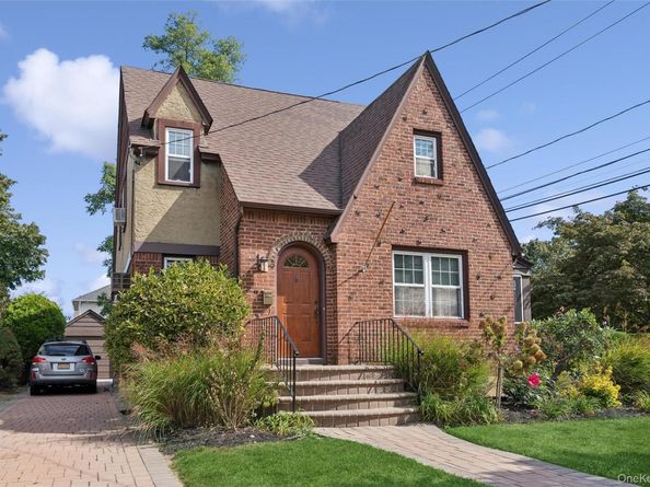 9 Troy Place, Merrick NY 11566