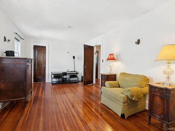 9 Troy Place, Merrick NY 11566