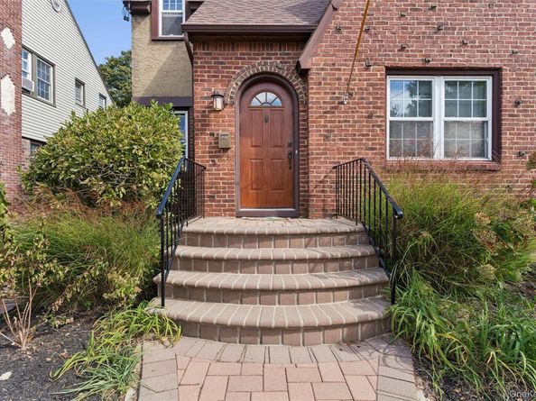 9 Troy Place, Merrick NY 11566
