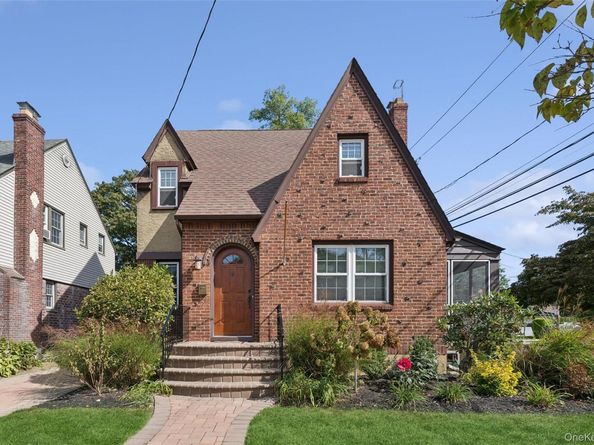 9 Troy Place, Merrick NY 11566