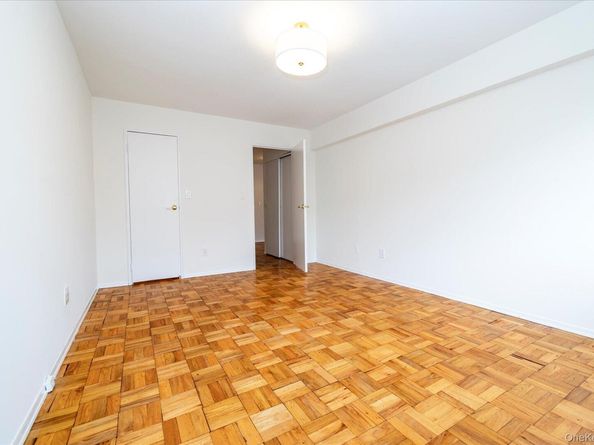 22 North Forest Avenue 1E, Rockville Centre NY 11570