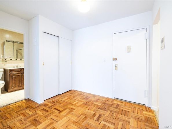 22 North Forest Avenue 1E, Rockville Centre NY 11570