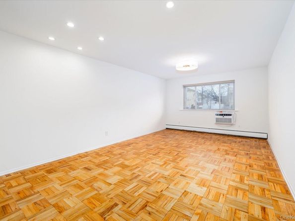 22 North Forest Avenue 1E, Rockville Centre NY 11570