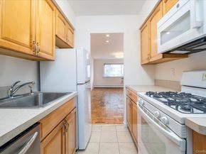 22 North Forest Avenue 1E, Rockville Centre NY 11570