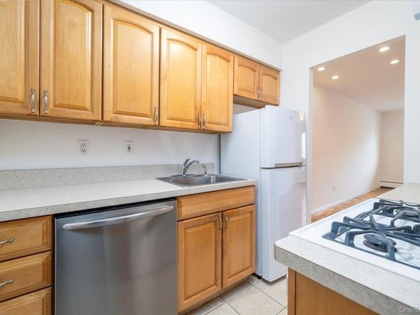 22 North Forest Avenue 1E, Rockville Centre NY 11570