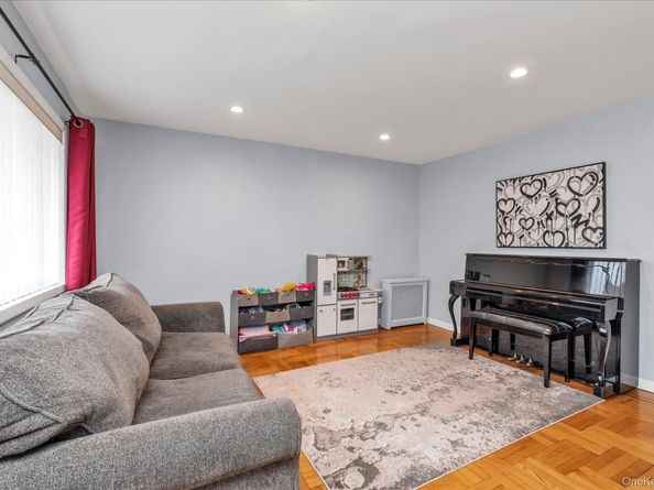 865 Third Avenue, Franklin Square NY 11010