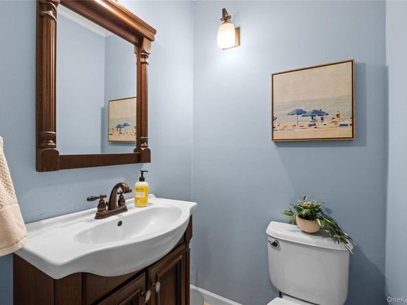 7 Shaker Hollow Road, Setauket NY 11733