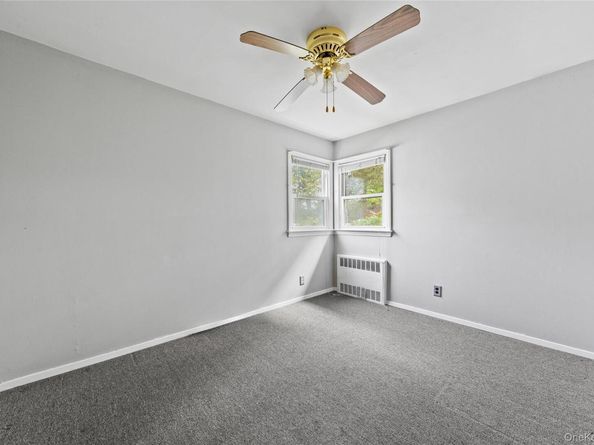 32 Phelps Lane, North Babylon NY 11703