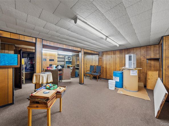 32 Phelps Lane, North Babylon NY 11703