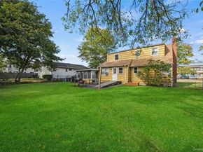 32 Phelps Lane, North Babylon NY 11703