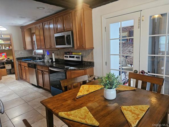 5 Lincoln Avenue, Smithtown NY 11787