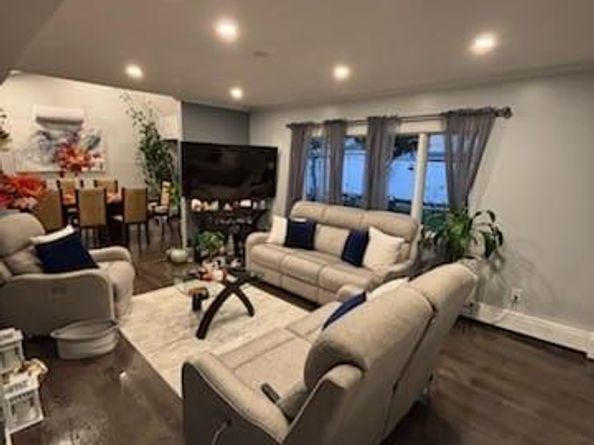 25 Arcadia Lane, Hicksville NY 11801