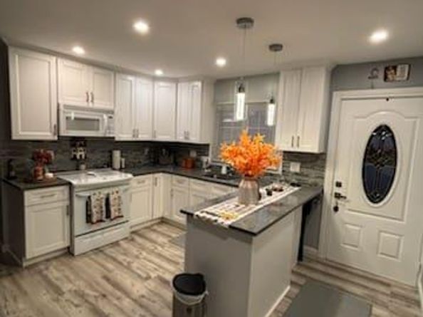 25 Arcadia Lane, Hicksville NY 11801
