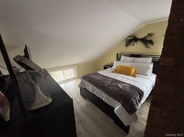 25 Arcadia Lane, Hicksville NY 11801